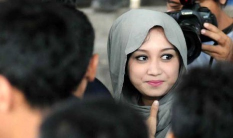 Sefti Sanustika akan Dukung Ahmad Fathanah Jalani Sidang